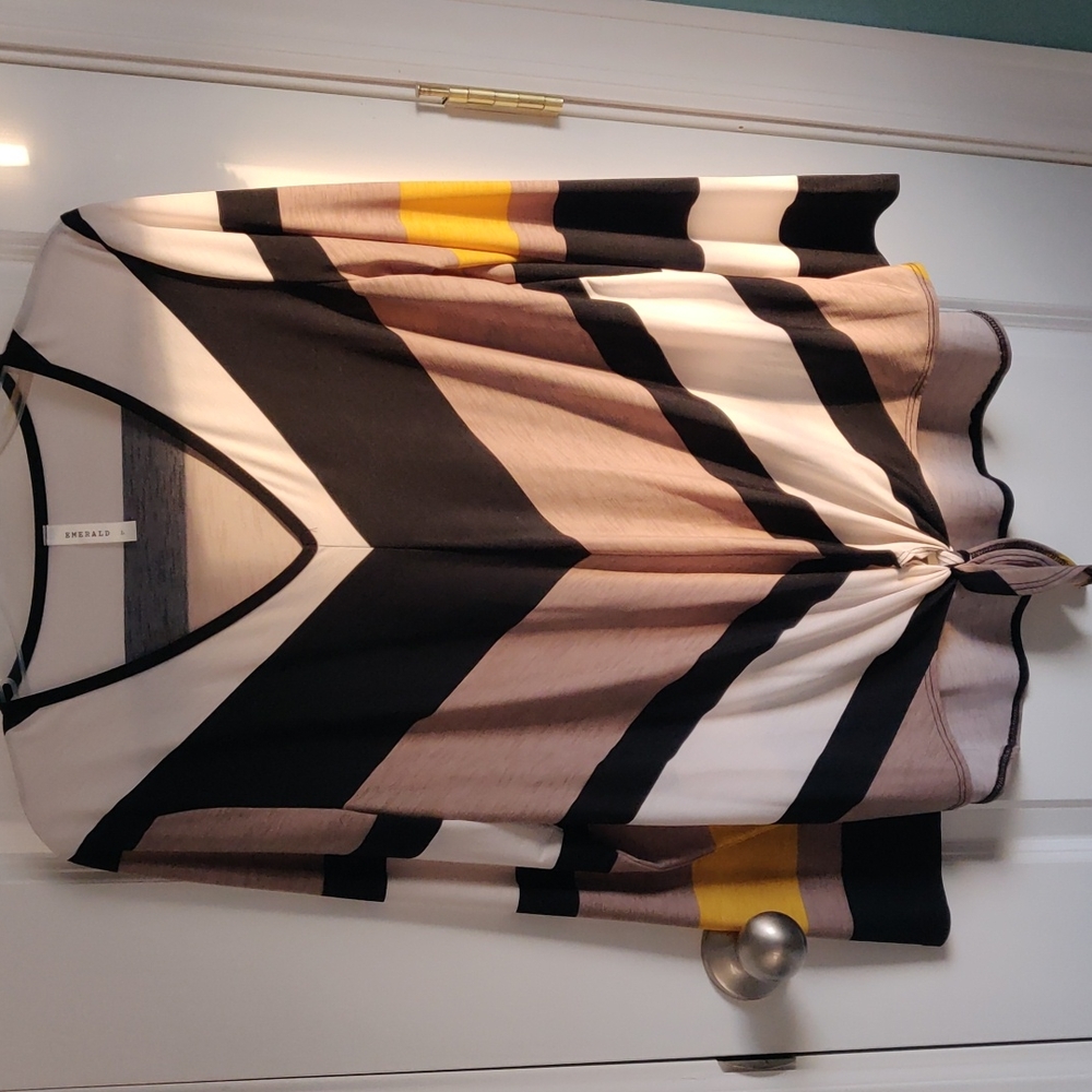 Striped v top